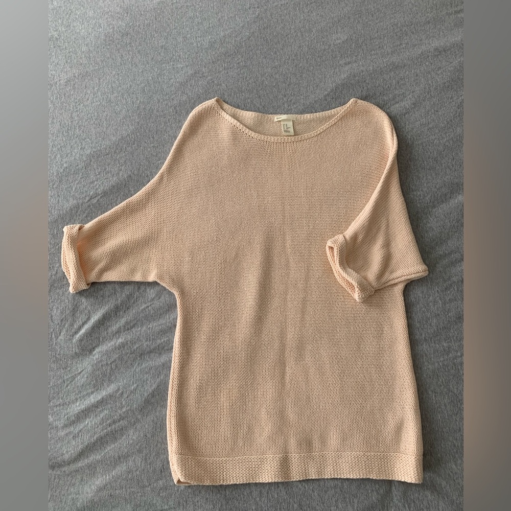 Light knitted pull over in blush from Zara basic line. Size XS